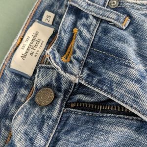 Abercrombie & Fitch 2S low-rise denim
